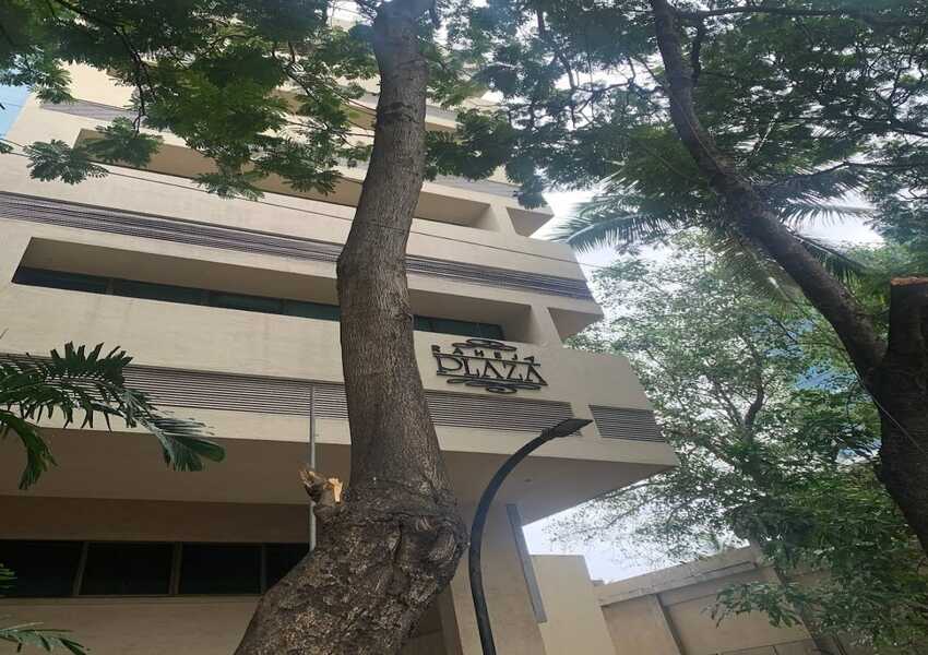 Pre Leased Commercial Office Space of 1540 sq.ft. Area for Sale at Raheja Plaza, Andheri West.