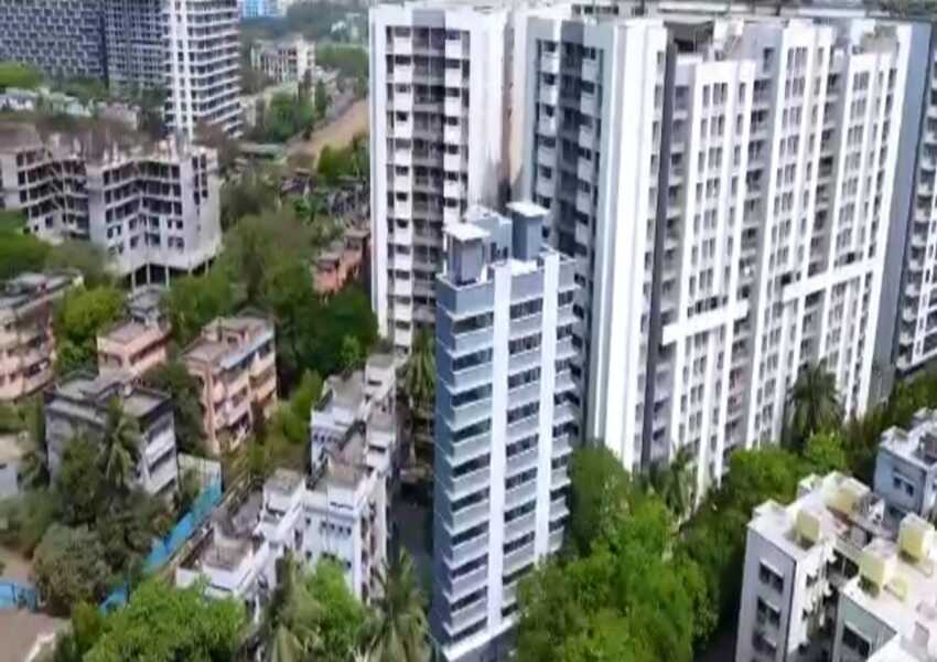 274 Sq ft Office for Rent in Upper Juhu Behind Rustomjee Elements rd. Location is Called DN Nagar, Unfurnished Space
