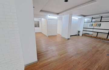 1000 sq ft Commercial Office Property at Peddar Road suitable for Spa, Bank, Showroom etc
