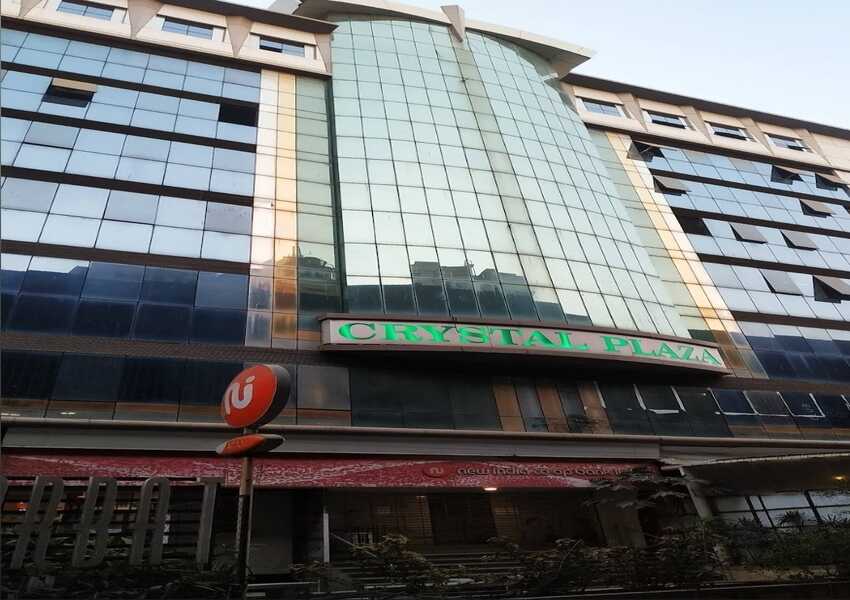 Fully Furnished Commercial Office Space of 500 sq.ft. Carpet Area for Rent at Crystal Plaza, Andheri West.