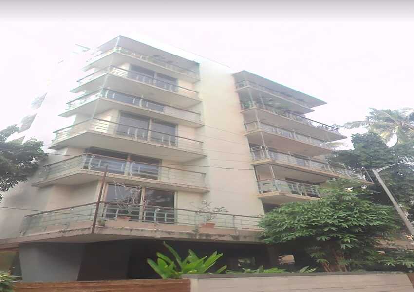 Semi Furnished Duplex Apartment of 3000 sq.ft. Carpet Area with Balcony for Rent at Deepika, Pali Hill, Bandra West.
