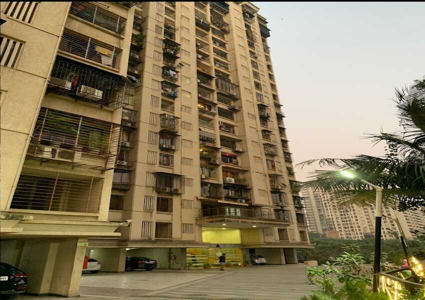 2 BHK Residential Apartment of 975 sq.ft. Built Up Area for Sale at Evershine Embassy, Andheri West.