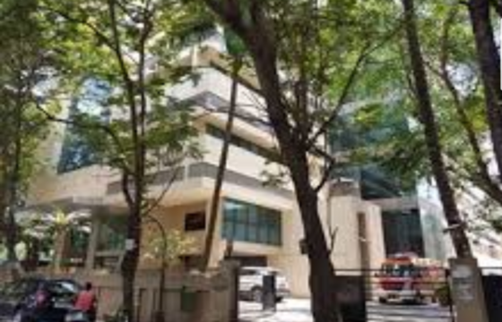 Pre Leased Furnished Commercial Office Space of 1100 sq.ft. Area for Sale at Raheja Plaza, Andheri West.