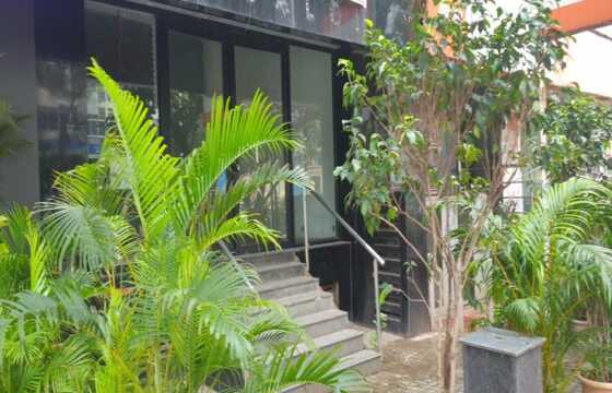 2000 sq ft Showroom for Rent in Prabhadevi on Main Road with High Visibility