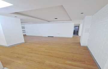 1000 sq ft Commercial Office Property at Peddar Road suitable for Spa, Bank, Showroom etc