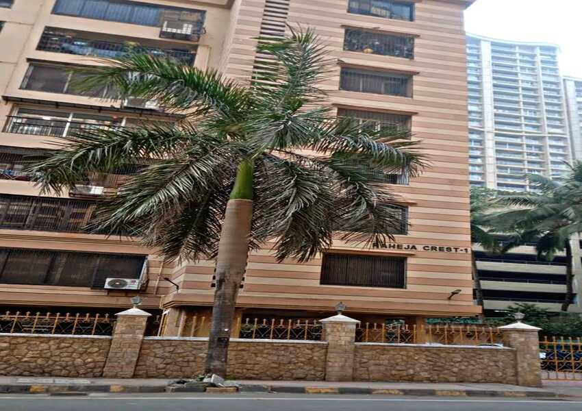 Fully Furnished 4.5 BHK Residential Apartment of 2500 sq.ft. Carpet Area for Sale at Raheja Crest, Andheri West.