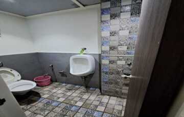 1000 sq ft Commercial Office Property at Peddar Road suitable for Spa, Bank, Showroom etc