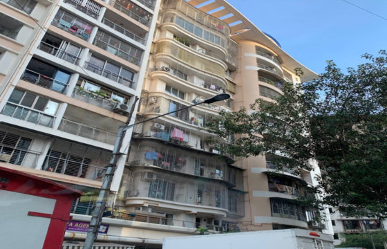 Commercial Shop Space of 305 sq.ft. Area for Sale at Akruti Building, Vile Parle East.