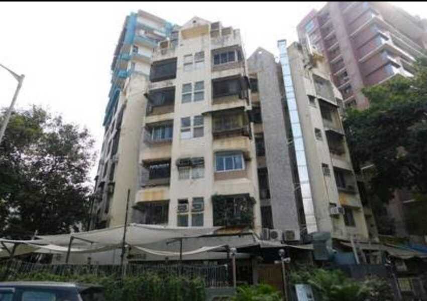Semi Furnished 4 BHK Residential Apartment of 1550 sq.ft. Area for Rent at Mangal Kunj, Bandra West.