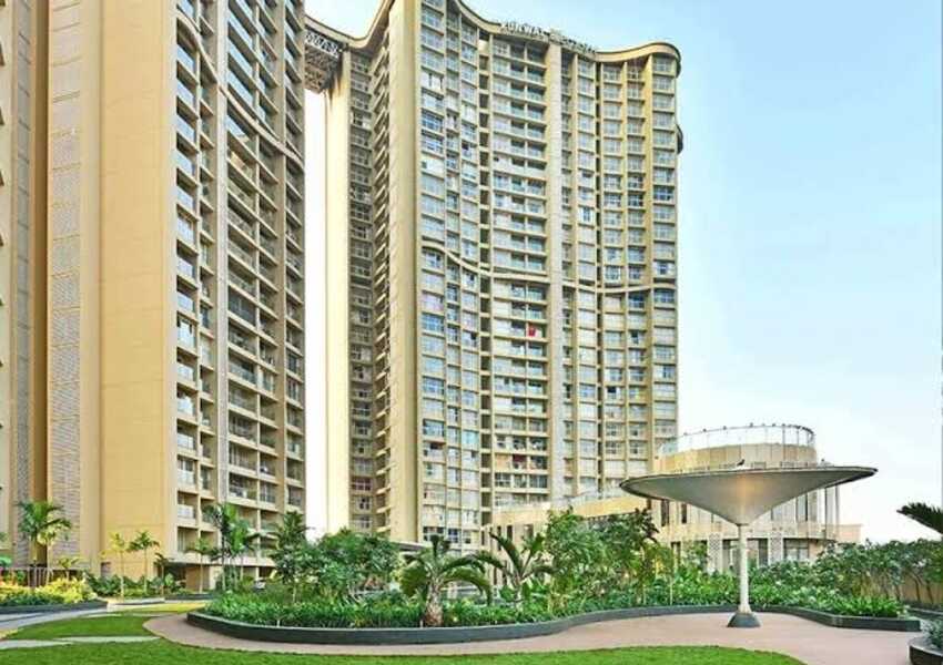 2 BHK Residential Apartment of 1008 sq.ft. Area for Sale at Runwal Elegante, Andheri West.