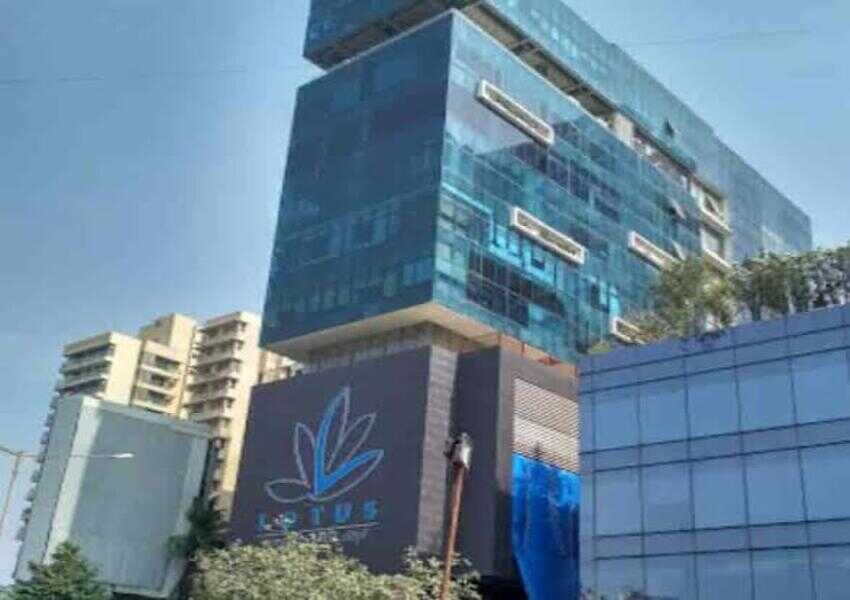 Fully Furnished Commercial Office Space of 675 sq.ft. Area for Rent at Lotus Trade Centre, Andheri West.