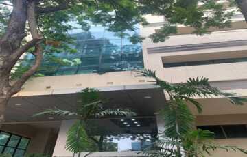 Pre Leased Furnished Commercial Office Space of 1100 sq.ft. Area for Sale at Raheja Plaza, Andheri West.