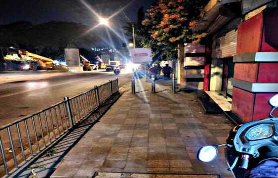 Main Road Facing Commercial Shop Space of 700 sq.ft. Carpet Area for Rent on S.V. Road, Vile Parle.
