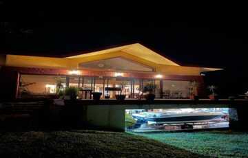 Sprawling 3 bedroom Bungalow, on 3 acres, Right on the Lake, for Homestay Holiday Stay in Kamshet