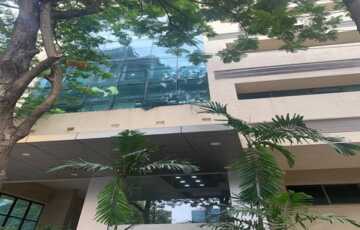 Pre Leased Fully Furnished Commercial Office Space of 1100 sq.ft. Area for Sale at Raheja Plaza, Andheri West.