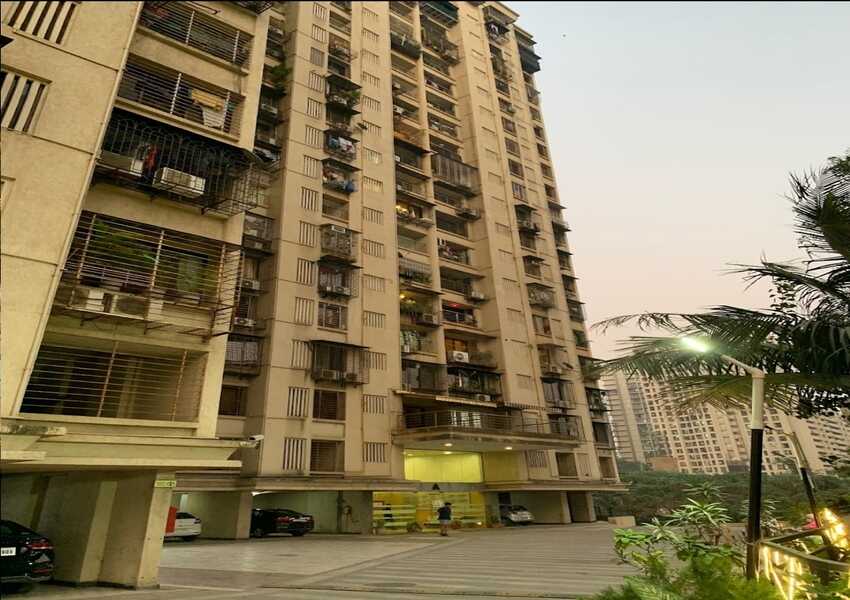 2 BHK Residential Apartment of 975 sq.ft. Area for Sale at Evershine Embassy, Andheri West.