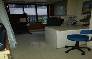 580 sq ft Office Space for Rent or Sale on Linking Road, Khar West, Suitable for Doctors or Office