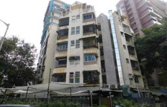 Semi Furnished 4 BHK Residential Apartment of 1550 sq.ft. Area for Rent at Mangal Kunj, Bandra West.