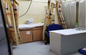 580 sq ft Office Space for Rent or Sale on Linking Road, Khar West, Suitable for Doctors or Office