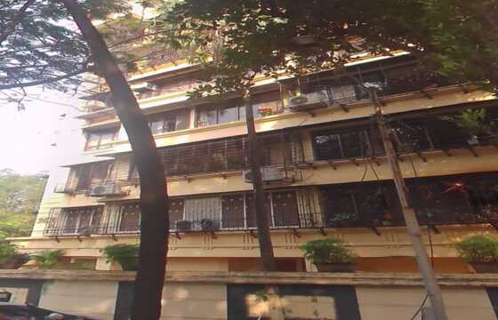Semi Furnished 3 BHK Residential Apartment of 1800 sq.ft. Area for Rent at Dharamjyot Apartments, Bandra West.