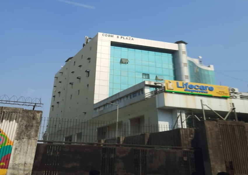 Commercial Office Space of 4500 sq.ft. Area for Sale at Cosmos Plaza, Andheri West.