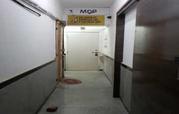 580 sq ft Office Space for Rent or Sale on Linking Road, Khar West, Suitable for Doctors or Office