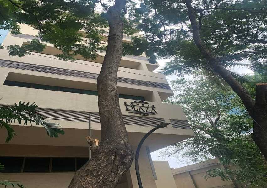 Pre Leased Commercial Office Space of 1540 sq.ft. Area for Sale at Raheja Plaza, Andheri West.