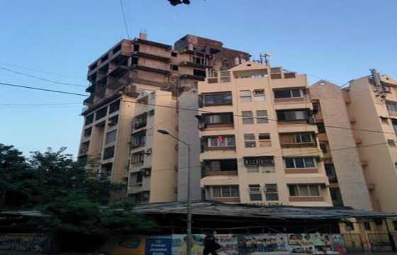 Semi Furnished 4 BHK Residential Apartment of 1550 sq.ft. Area for Rent at Mangal Kunj Apartment, Bandra West.