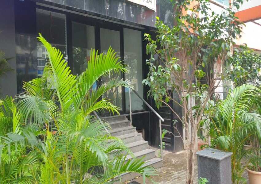 2000 sq ft Showroom for Rent in Prabhadevi on Main Road with High Visibility