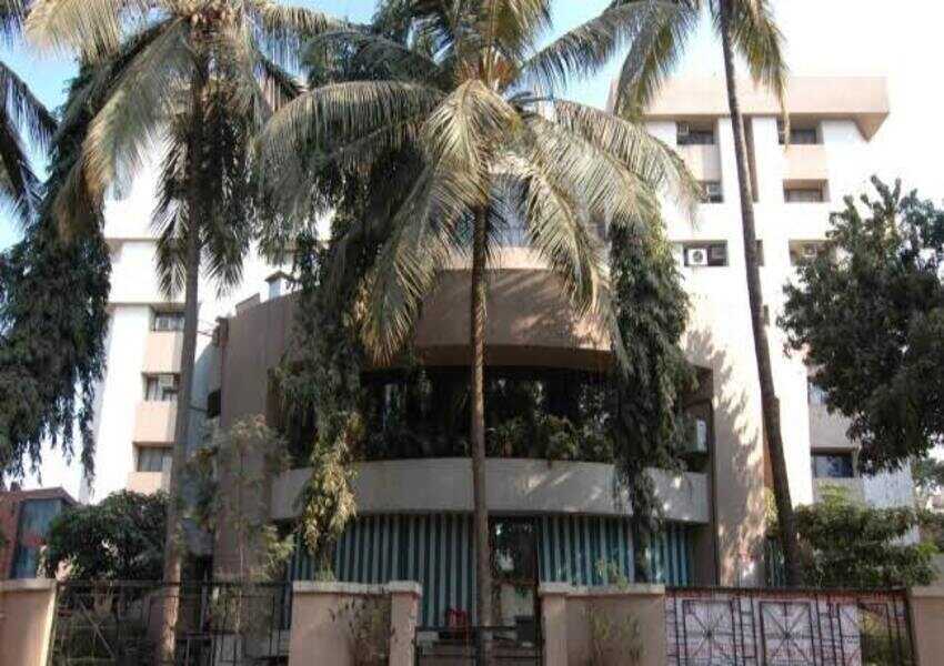 Semi Furnished Commercial Office Space of 414 sq.ft. Built Up Area for Rent at Remibiz Court, Andheri West.