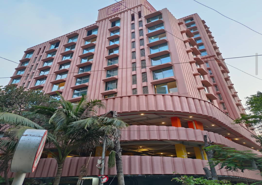 Semi Furnished 4 BHK Residential Apartment of 1400 sq.ft. Carpet Area for Rent at Satguru Rendezvous, Bandra West.