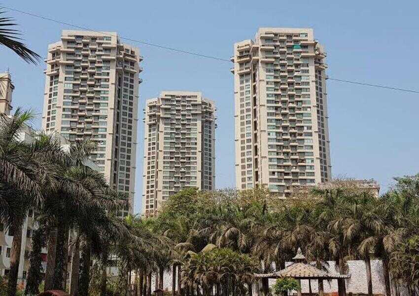 Fully Furnished 2.5 BHK Residential Apartment for Sale at Oberoi Springs, Andheri West.