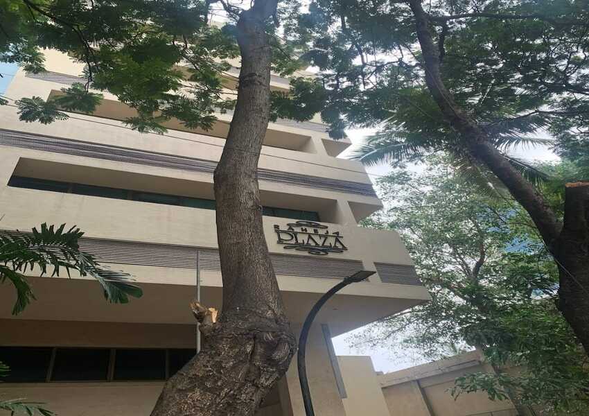 Pre Leased Fully Furnished Commercial Office Space of 1100 sq.ft. Area for Sale at Raheja Plaza, Andheri West.