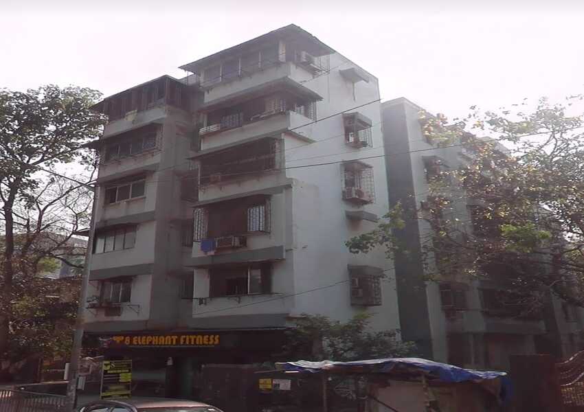 Flat for Sale in Building gone for Redevelopment of 890 sq.ft. Area for Sale at Mayani Manor Building, Andheri East.